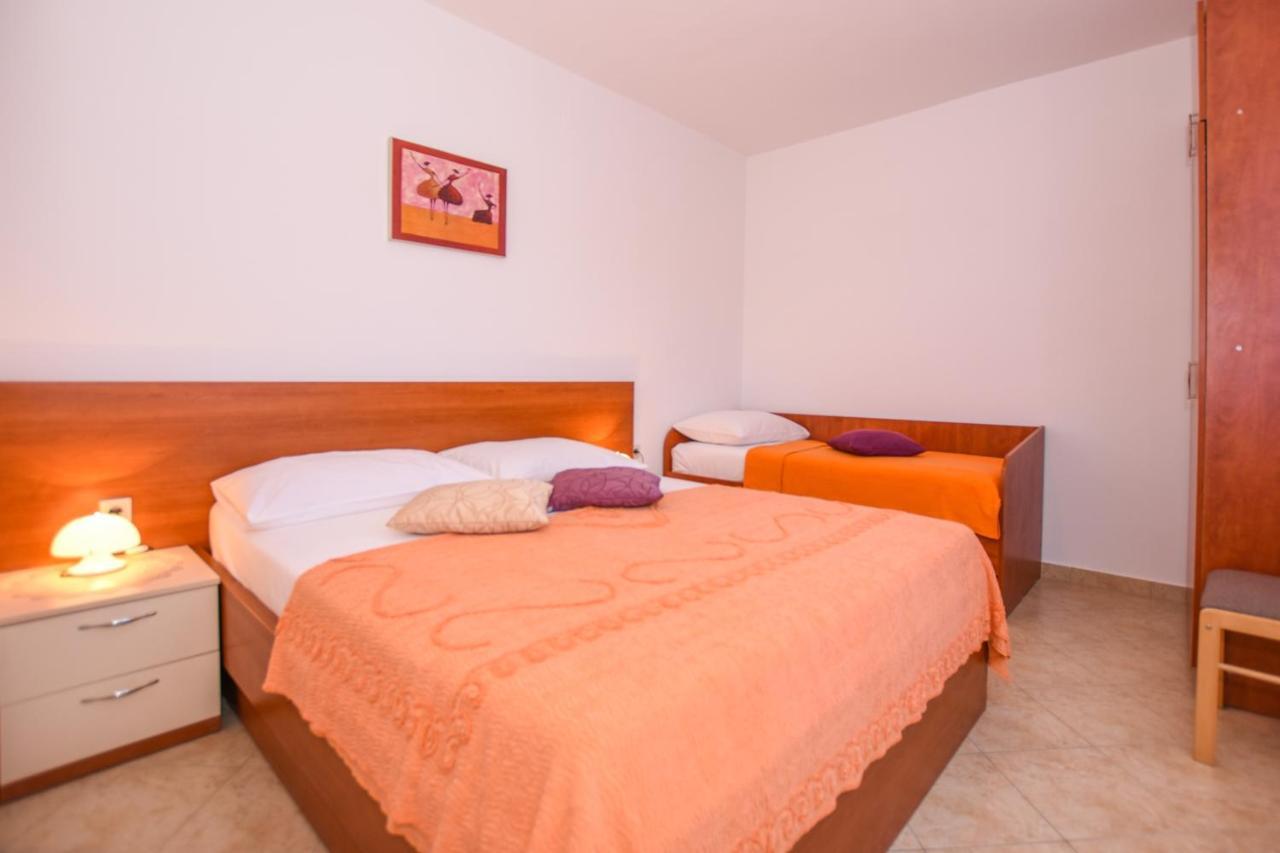 Apartmani Marija Ljubica Pag Town Exterior foto